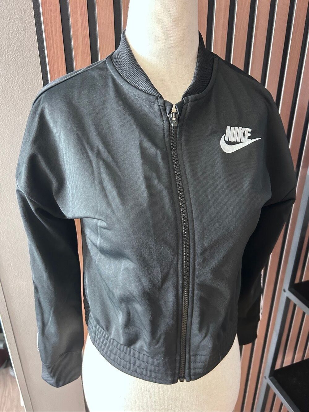 Nike Youth Girls Size m Black Full Zip Cropped Track Jacket